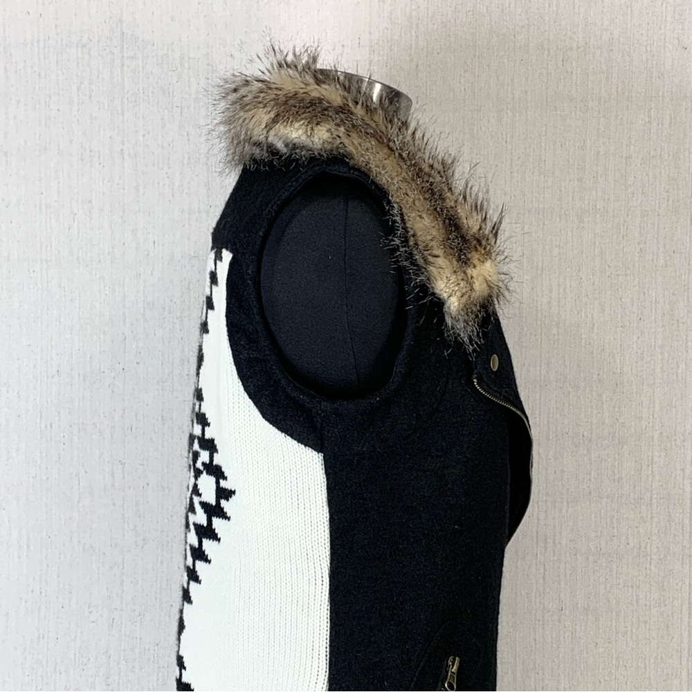 Thread & Supply~Womens Southwestern Print Faux Fur Collared Wool Blend Vest~Sz M - Picture 7 of 16